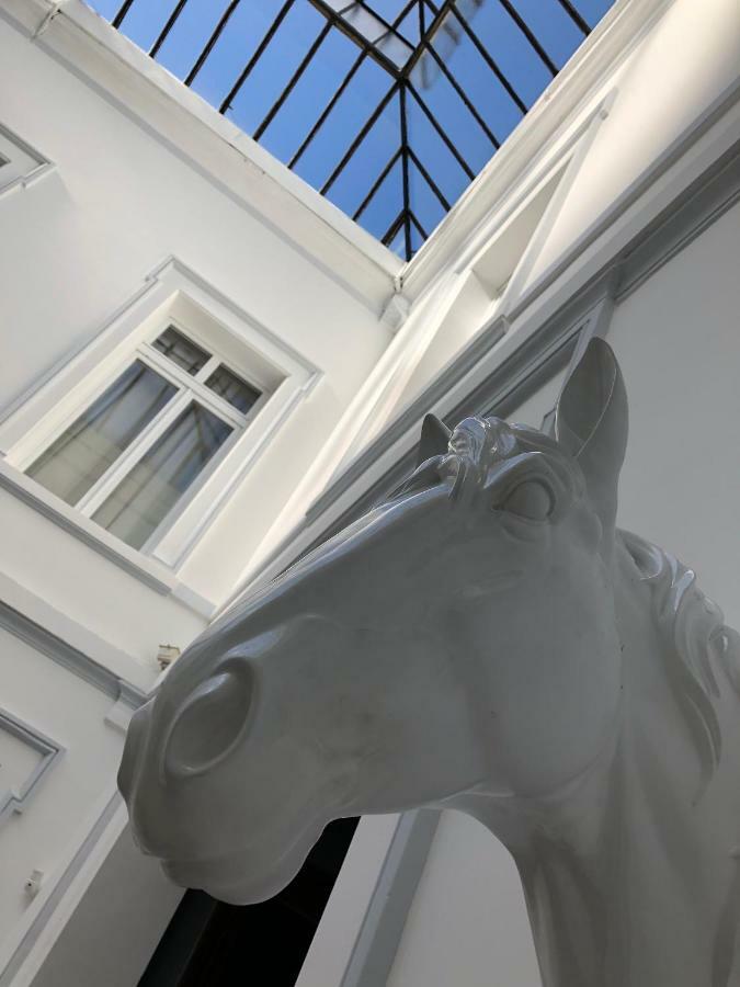 Отель Le Carre Des Arts Le Cateau-Cambresis Экстерьер фото